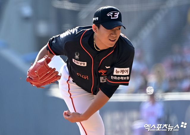 23일 오후 서울 송파구 잠실야구장에서 열린 '2024 신한 SOL Bank KBO리그' 한화 이글스와 LG 트윈스의 경기, 6회말 한화 김기중이 공을 힘차게 던지고 있다. 엑스포츠뉴스 DB