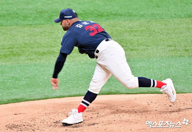 24일 오후 서울 구로구 고척스카이돔에서 열린 '2025 신한 SOL Bank KBO리그' 롯데 자이언츠와 키움 히어로즈의 경기, 2회말 롯데 선발투수 감보아가 공을 힘차게 던지고 있다. 엑스포츠뉴스 DB