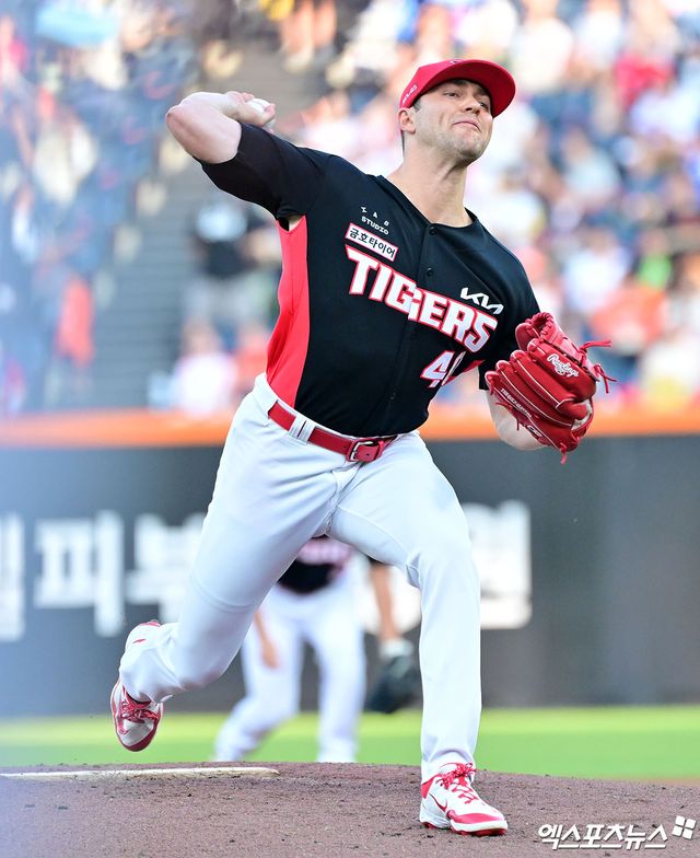 KIA 타이거즈 선발투수 제임스 네일이 올해 정규시즌 경기에 등판해 투구하고 있다. 엑스포츠뉴스 DB