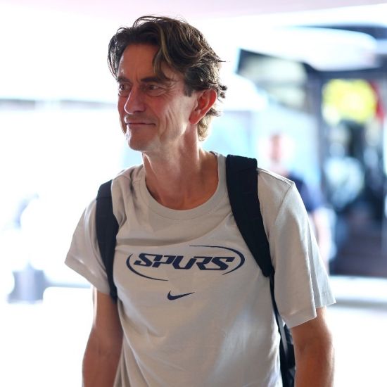 토마스 프랑크 감독이 지난 12일(한국시간) 이탈리아 우디네에 있는 스타디우 프리울리에서 진행된 PSG와 토트넘의 2025-2026시즌 UEFA 슈퍼컵 경기 전 기자회견에서 비수마가 출전 명단에 들지 않은 이유를 밝혔다.&nbsp; 지난 시즌 챔피언스리그 우승팀 PSG와 유로파리그 우승팀 토트넘이 맞붙는 대결에서 프랑크 감독은 비수마를 깜짝 명단 제외하는 선택을 했다.&nbsp;토트넘