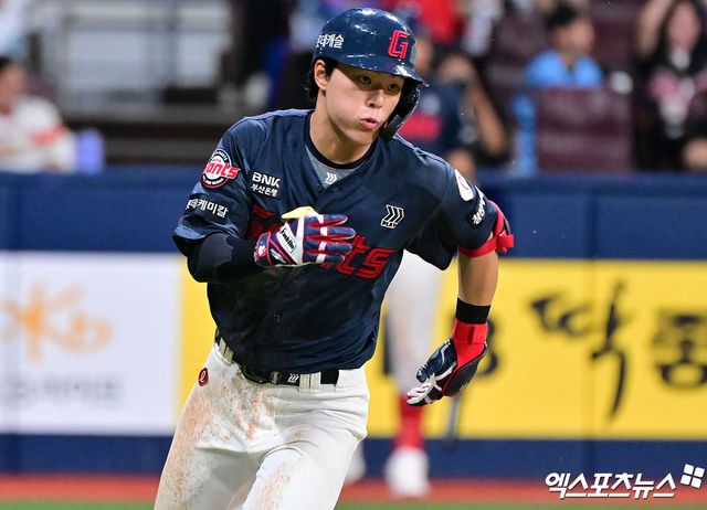 22일 오후 서울 구로구 고척스카이돔에서 열린 '2025 신한 SOL Bank KBO리그' 롯데 자이언츠와 키움 히어로즈의 경기, 3회초 1사 2루 롯데 한태양이 1타점 적시타를 날리고 있다. 엑스포츠뉴스 DB