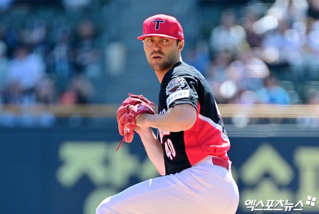 KIA 타이거즈 선발투수 제임스 네일이 올해 정규시즌 경기에 등판해 투구하고 있다. 엑스포츠뉴스 DB