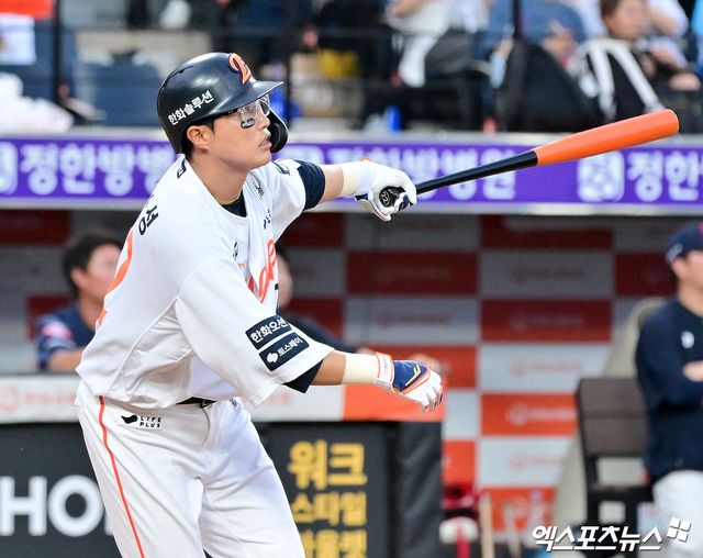 13일 오후 대전 한화생명 볼파크에서 열린 '2025 신한 SOL Bank KBO리그' 롯데 자이언츠와 한화 이글스의 경기, 2회말 무사 1루 한화 채은성이 1타점 2루타를 날리고 있다. 대전, 김한준 기자