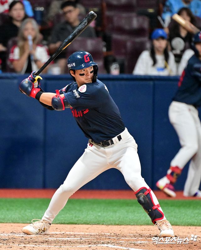 2일 오후 서울 구로구 고척스카이돔에서 열린 '2025 신한 SOL Bank KBO리그' 롯데 자이언츠와 키움 히어로즈의 경기, 6회초 롯데 한태양이 좌전안타를 날리고 있다. 엑스포츠뉴스 DB