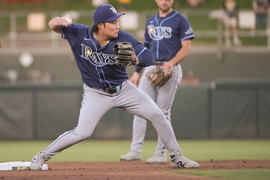 탬파베이 레이스 내야수 김하성이 13일 샌디에이고전 4타수 무안타 침묵으로 2경기 연속 안타 생산 실패와 함께 올 시즌 타율이 처음 1할대까지 추락했다. 연합뉴스