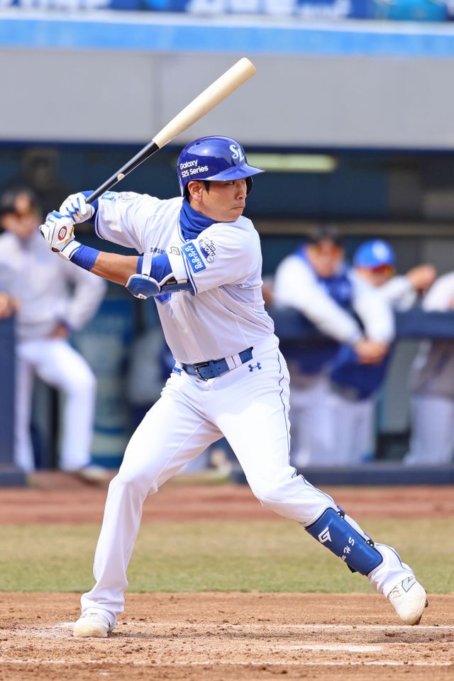 삼성 라이온즈 내야수 이해승이 올해 경기에 출전해 타격하고 있다. 삼성 라이온즈