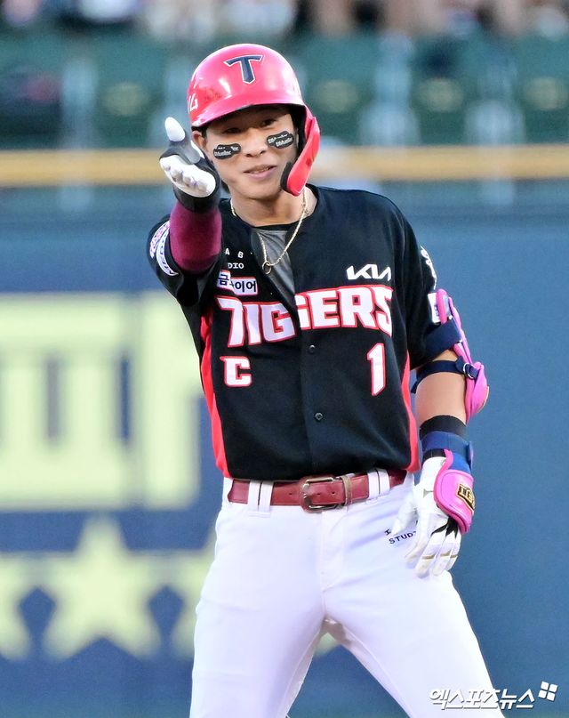 KIA 타이거즈 내야수 박찬호가 올해 정규시즌 경기에 출전해 세리머니하고 있다. 엑스포츠뉴스 DB