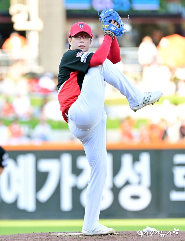 KIA 타이거즈 선발투수 양현종이 올해 정규시즌 경기에 등판해 투구하고 있다. 엑스포츠뉴스 DB