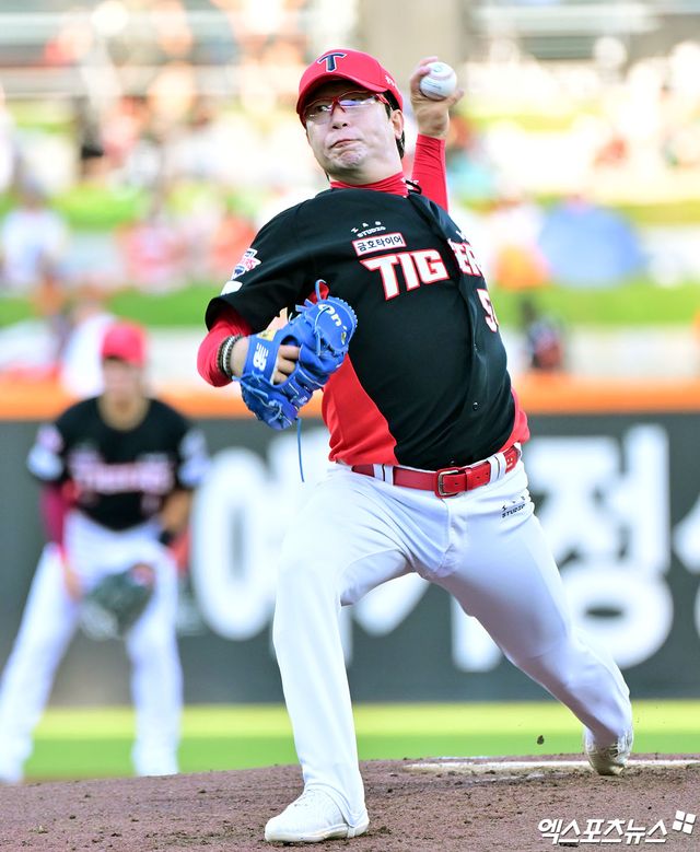 KIA 타이거즈 선발투수 양현종이 올해 정규시즌 경기에 등판해 투구하고 있다. 엑스포츠뉴스 DB