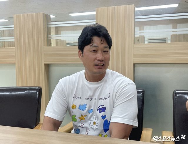 삼성 라이온즈 오승환이 13일 대구 삼성라이온즈파크에서 취재진과 만나 인터뷰하고 있다. 대구, 최원영 기자