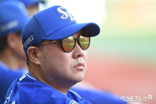 박진만 감독이 이끄는 삼성 라이온즈가 15일 부산 사직야구장에서 열린 2025 신한 SOL Bank KBO리그 롯데 자이언츠와의 팀 간 11차전에서 10-4로 승리, 5연패에서 벗어났다. 사진 엑스포츠뉴스 DB