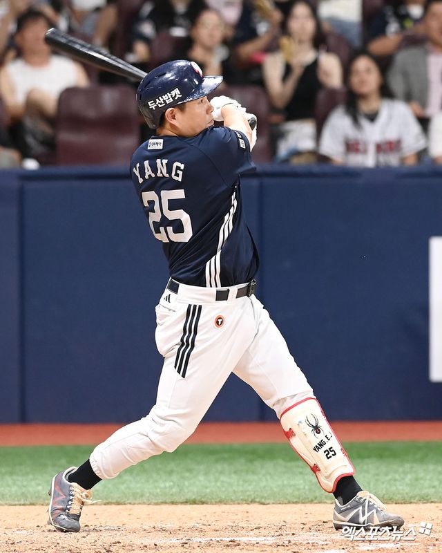 8일 오후 서울 구로구 고척스카이돔에서 열린 '2025 신한 SOL Bank KBO리그' 두산 베어스와 키움 히어로즈의 경기, 5회초 1사 1루 두산 양의지가 홈런을 날리고 있다. 엑스포츠뉴스 DB