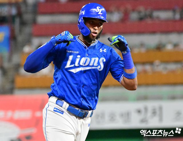 삼성 라이온즈 외국인 타자 르윈 디아즈가 15일 부산 사직야구장에서 열린 2025 신한 SOL Bank KBO리그 롯데 자이언츠와의 팀 간 11차전에서 볼넷 3개, 2타점으로 팀 승리에 힘을 보탰다. 사진 엑스포츠뉴스 DB