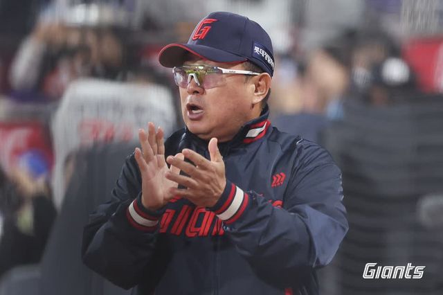 김태형 감독이 이끄는 롯데 자이언츠가 15일 부산 사직야구장에서 열린 2025 신한 SOL Bank KBO리그 삼성 라이온즈와의 팀 간 11차전에서 4-10으로 패배, 7연패의 수렁에 빠졌다. 사진 롯데 자이언츠