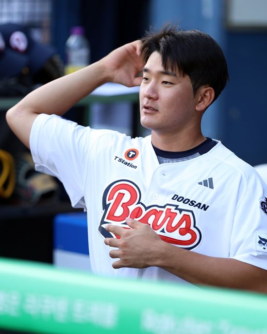 두산 베어스 내야수 안재석이 15일 잠실 KIA 타이거즈전에서 7번 지명타자로 선발 출전한다. 안재석은 730일 만에 선발 라인업에 이름을 올리고 데뷔 첫 지명타자 선발 출전에 나선다. 두산 베어스