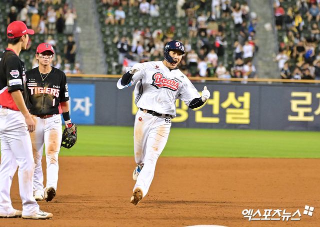 15일 오후 서울 송파구 잠실야구장에서 열린 '2025 신한 SOL Bank KBO리그' KIA 타이거즈와 두산 베어스의 경기, 두산이 연장 접전끝에 안재석의 끝내기 홈런에 힘입어 KIA에 6:5 역전승을 거뒀다. 11회말 두산 안재석이 끝내기 홈런을 날리고 있다. 잠실, 김한준 기자