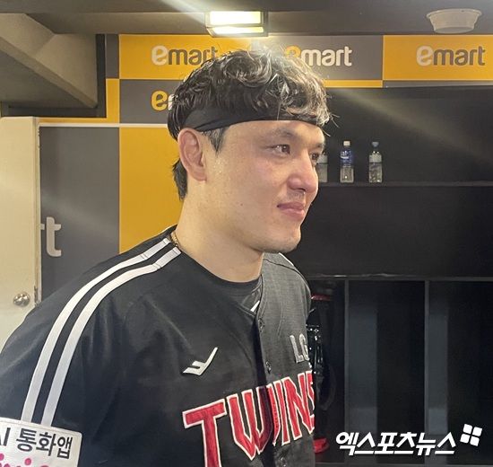 LG 트윈스 박동원이 15일 인천 SSG랜더스필드에서 열린 2025 신한 SOL Bank KBO리그 SSG 랜더스와 원정경기 승리 후 취재진과 인터뷰에 응하고 있다. 엑스포츠뉴스 인천, 김유민 기자