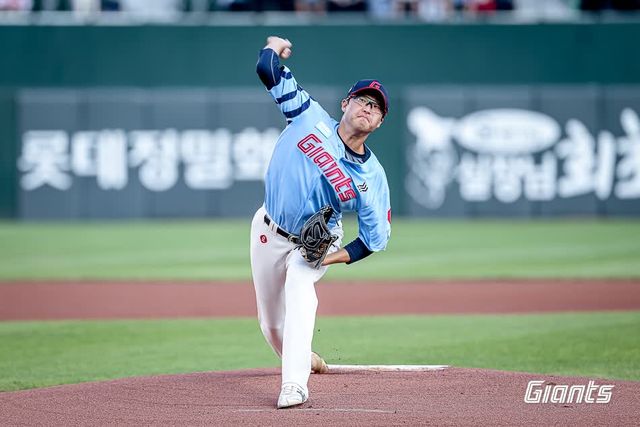 롯데 자이언츠 토종 에이스 박세웅이 16일 부산 사직야구장에서 열린 2025 신한 SOL Bank KBO리그 삼성 라이온즈와의 팀 간 12차전에 선발 등판, 6이닝 3실점을 기록했다. 사진 롯데 자이언츠