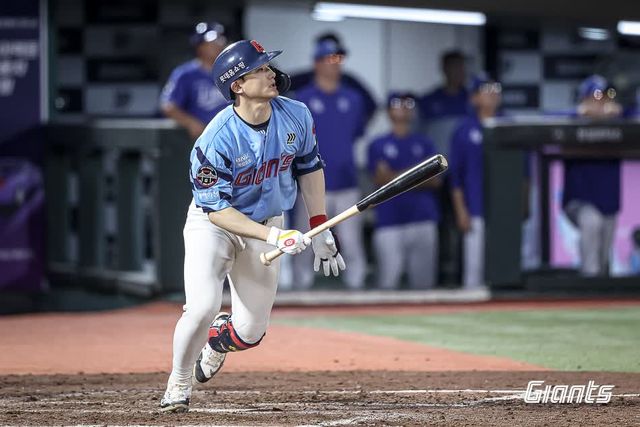 롯데 자이언츠 외야수 신윤후가 17일 부산 사직야구장에서 열리는 2025 신한 SOL Bank KBO리그 삼성 라이온즈와의 팀 간 12차전에 9번타자 겸 중견수로 선발 라인업에 이름을 올렸다. 사진 엑스포츠뉴스 DB