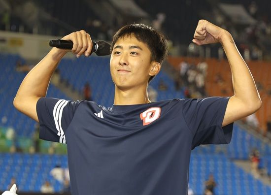 두산 베어스 투수 제환유가 지난 17일 잠실 KIA전에 데뷔 첫 선발 마운드로 올라 5이닝 1실점 호투로 팀 승리에 힘을 보탰다. 두산 베어스