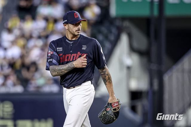 롯데 자이언츠 외국인 투수 빈스 벨라스케즈가 19일 서울 잠실야구장에서 열린 2025 신한 SOL Bank KBO리그 LG 트윈스와의 팀 간 12차전에 선발등판, 5이닝 3실점으로 패전투수가 됐다. 사진 롯데 자이언츠