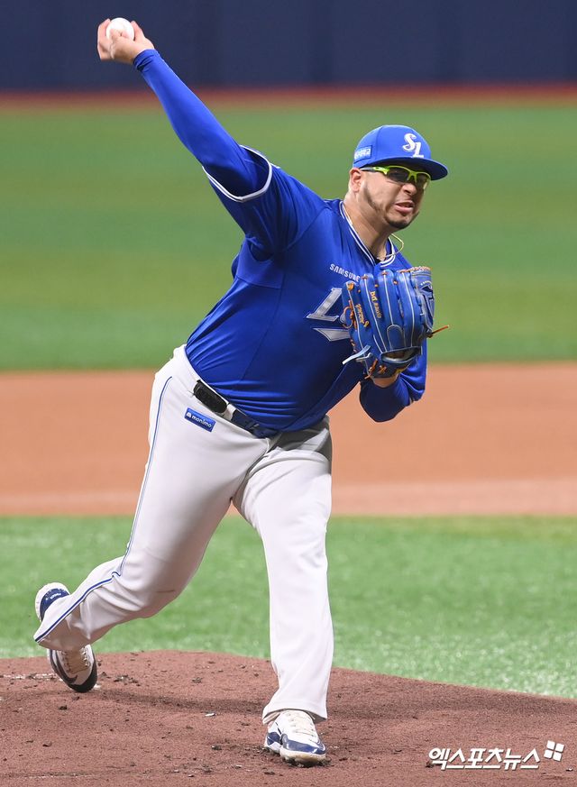 삼성 라이온즈 선발투수 아리엘 후라도가 올해 정규시즌 경기에 등판해 투구하고 있다. 엑스포츠뉴스 DB