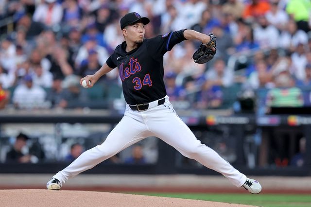뉴욕 메츠 선발투수 센가 코다이가 올해 미국 메이저리그 정규시즌 경기에 등판해 투구하고 있다. REUTERS 연합뉴스