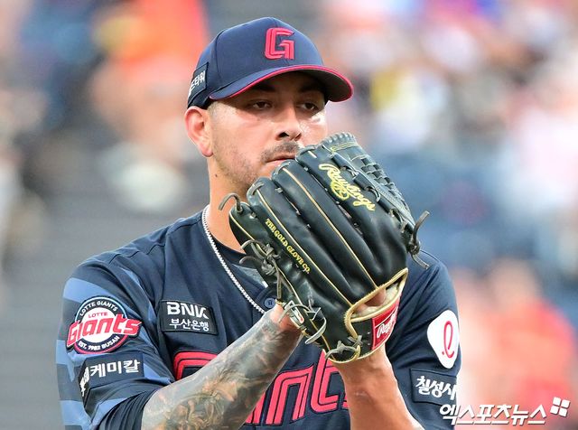 롯데 자이언츠 외국인 투수 빈스 벨라스케즈가 19일 서울 잠실야구장에서 2025 신한 SOL Bank KBO리그 LG 트윈스와 팀 간 12차전에 선발투수로 나선다. 사진 엑스포츠뉴스 DB