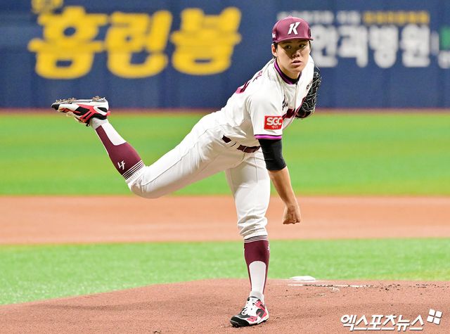 키움 히어로즈 우완 영건 김윤하가 2일 서울 고척스카이돔에서 열리는 2025 신한 SOL Bank KBO리그 롯데 자이언츠와 팀 간 14차전에 선발투수로 등판한다. 사진 엑스포츠뉴스 DB 