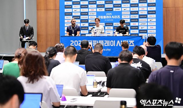 잉글리시 프리미어리그 토트넘 홋스퍼에서 10년 활약하며 한국을 넘어 아시아 축구의 자존심을 지켰던 손흥민이 축구종가를 떠난다. 손흥민은 2일 서울 영등포구에서 열린 뉴캐슬 유나이티드와의 친선 경기 기자회견에서 질의응답을 받기 전 '토트넘을 떠난다'고 공식 발표했다. 여의도, 박지영 기자