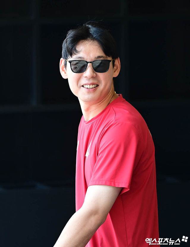 14일 오후 인천SSG랜더스필드에서 열리는 '2025 신한 SOL Bank KBO리그' 롯데 자이언츠와 SSG 랜더스의 경기에 앞서 SSG 김성욱이 훈련에 나서고 있다. 엑스포츠뉴스 DB