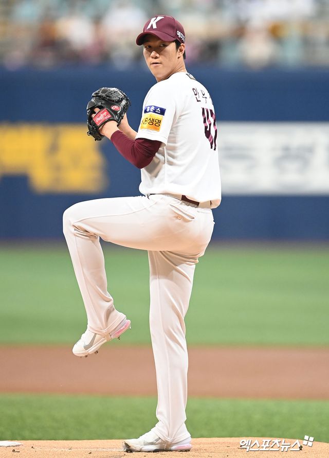 사회복무요원으로 군 복무 중인 키움 히어로즈 에이스 안우진이 2일 2군 자체 청백전에 등판, 1이닝 무실점을 기록했다. 사진 엑스포츠뉴스 DB