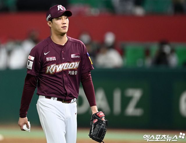 사회복무요원으로 군 복무 중인 키움 히어로즈 에이스 안우진이 2일 2군 자체 청백전에 등판, 1이닝 무실점을 기록했다. 사진 엑스포츠뉴스 DB
