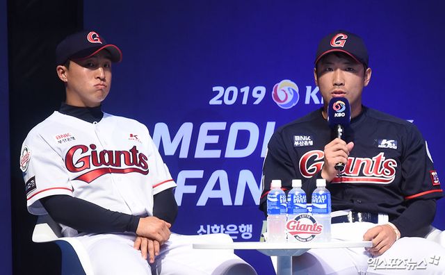 지난 2019년 페넌트레이스 개막 미디어 데이에 함께 참석했던 전준우(오른쪽)와 손아섭. 사진 엑스포츠뉴스 DB