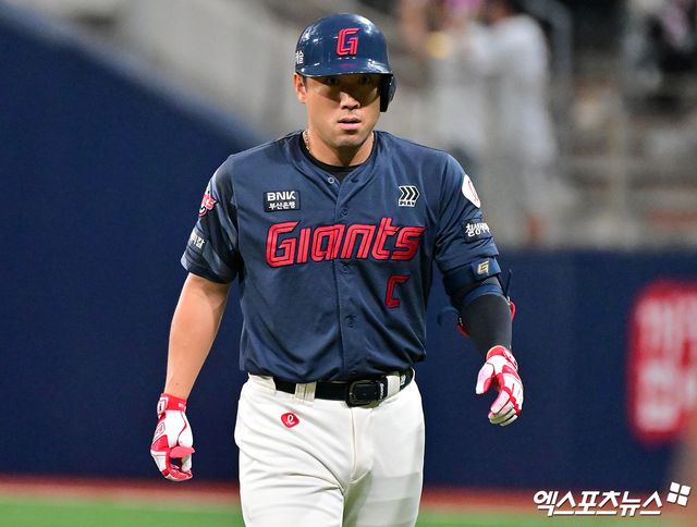 롯데 자이언츠 캡틴 전준우가 2일 서울 고척스카이돔에서 열리는 2025 신한 SOL Bank KBO리그 키움 히어로즈와의 팀 간 14차전 선발 라인업에서 제외됐다. 사진 엑스포츠뉴스 DB