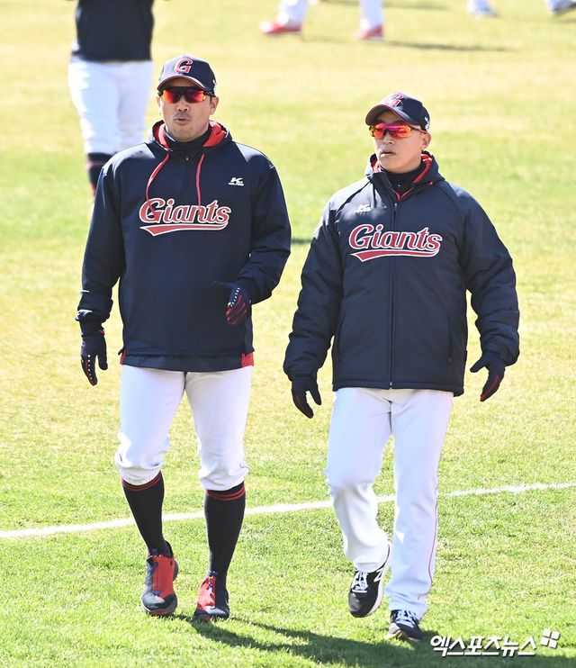 2021시즌까지 롯데 자이언츠에서 함께 뛰었던 전준우(왼쪽)와 손아섭. 사진 엑스포츠뉴스 DB