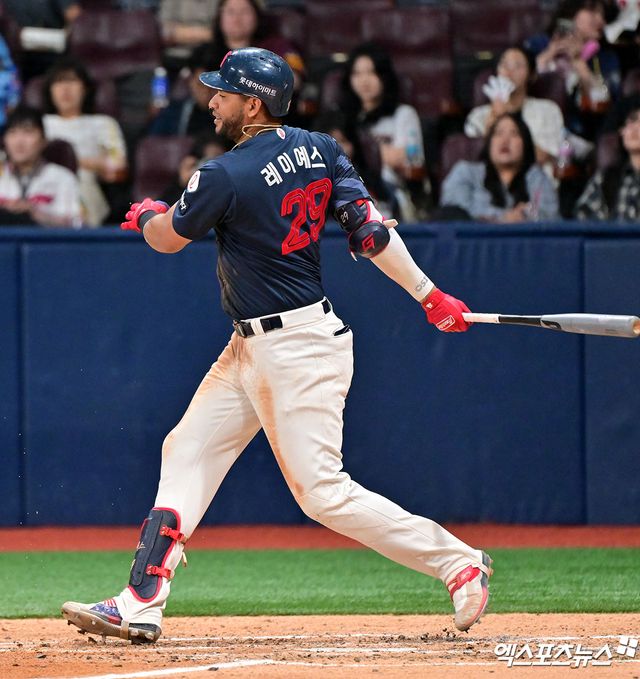 롯데 자이언츠 외국인 타자 빅터 레이예스가 2025시즌 후반기 시작 이후 13경기 타율 0.265(49타수 13안타) 9타점 1도루 OPS 0.715로 페이스가 다소 떨어졌다. 사진 엑스포츠뉴스 DB
