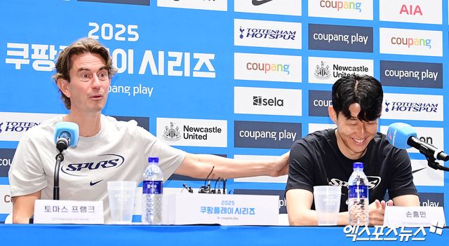 잉글리시 프리미어리그 토트넘 홋스퍼에서 10년 활약하며 한국을 넘어 아시아 축구의 자존심을 지켰던 손흥민이 축구종가를 떠난다. 손흥민은 2일 서울 영등포구에서 열린 뉴캐슬 유나이티드와의 친선 경기 기자회견에서 질의응답을 받기 전 '토트넘을 떠난다'고 공식 발표했다. 여의도, 박지영 기자