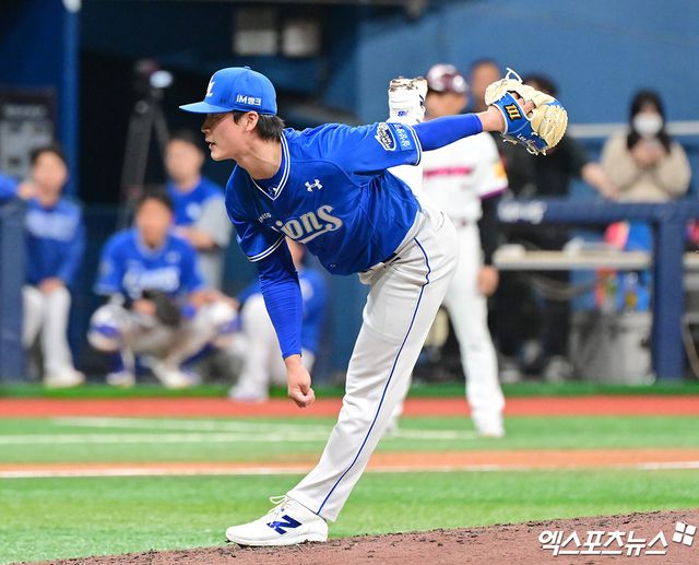 삼성 라이온즈 마무리투수 이호성이 올해 정규시즌 경기에 구원 등판해 역투하고 있다. 엑스포츠뉴스 DB