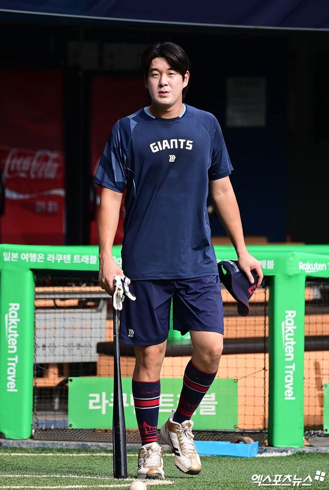 롯데 자이언츠 나승엽이 20일 서울 잠실야구장에서 열리는 2025 신한 SOL Bank KBO리그 LG 트윈스와의 팀 간 12차전에 앞서 1군 엔트리에 등록됐다. 사진 박지영 기자