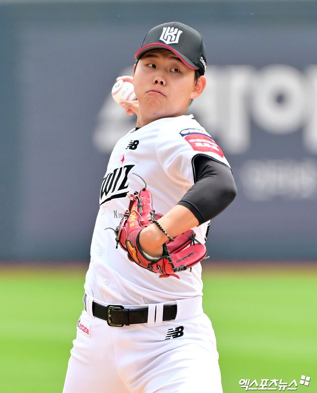 KT 위즈 투수 소형준이 올해 정규시즌 경기에 등판해 투구하고 있다. 엑스포츠뉴스 DB