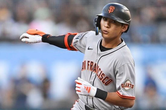 샌프란시스코 자이언츠 외야수 이정후가 20일 샌디에이고전에서 97일 만에 시즌 7호 홈런을 쏘아 올렸다. 이정후는 상대 우완 선발 닉 파베타의 2구째 포심 패스트볼을 통타해 비거리 132m짜리 대형 우중월 홈런을 날렸다. 연합뉴스