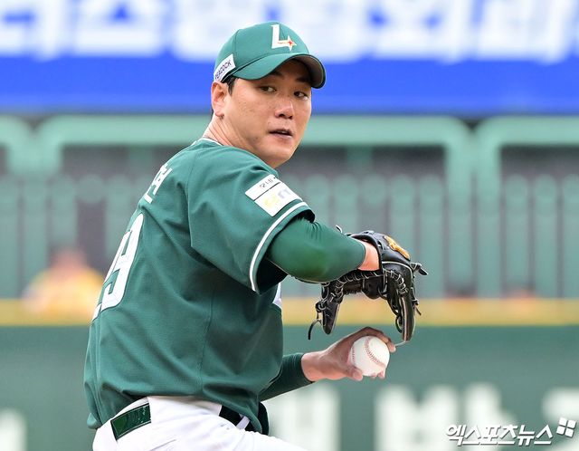 SSG 랜더스 선발투수 김광현이 올해 정규시즌 경기에 선발 등판해 투구하고 있다. 엑스포츠뉴스 DB