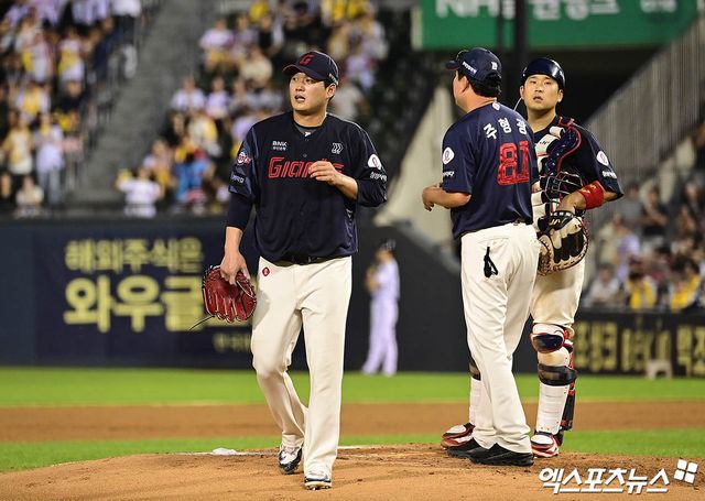 20일 오후 서울 송파구 잠실야구장에서 열린 '2025 신한 SOL Bank KBO리그' 롯데 자이언츠와 LG 트윈스의 경기, 6회말 2사 1루 롯데 선발투수 나균안이 강판되어 마운드를 내려가고 있다. 엑스포츠뉴스 잠실, 박지영 기자
