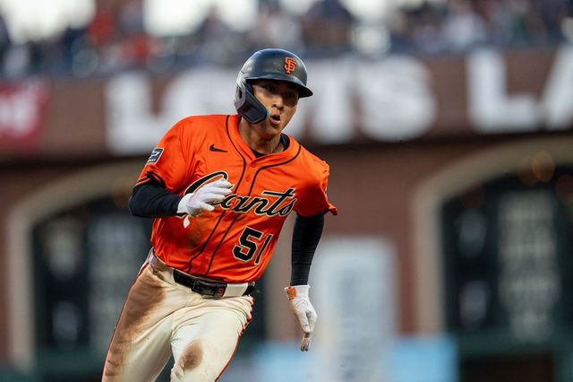 미국 메이저리그 샌프란시스코 자이언츠의 이정후가 22일(한국시간) 미국 캘리포니아주 샌디에이고의 펫코파크에서 열린 2025 메이저리그(MLB) 정규시즌 샌디에이고 파드리스와 원정 경기에 1번타자 겸 중견수로 선발출전, 10경기 연속 안타 생산에 성공했다. 사진 연합뉴스