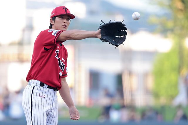 22일 오후 광주-KIA챔피언스필드에서 열린 '2025 신한 SOL Bank KBO리그' LG 트윈스와 KIA 타이거즈의 경기, KIA 선발 이의리가 공을 받고 있다. KIA 타이거즈