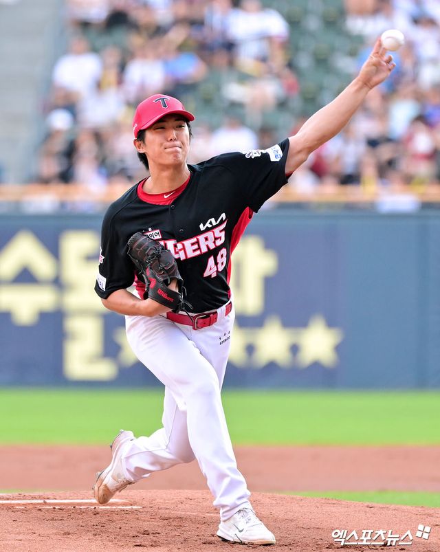 16일 오후 서울 송파구 잠실야구장에서 열린 '2025 신한 SOL Bank KBO리그' KIA 타이거즈와 두산 베어스의 경기, 1회말 KIA 선발투수 이의리가 투구 준비를 하고 있다. 엑스포츠뉴스 DB