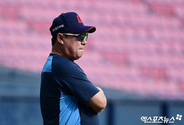 김태형 감독이 이끄는 롯데 자이언츠가 23일 창원NC파크에서 열린 2025 신한 SOL Bank KBO리그 NC 다이노스와의 팀 간 13차전에서 1-4로 패배, 12연패의 수렁에 빠졌다. 사진 엑스포츠뉴스 DB