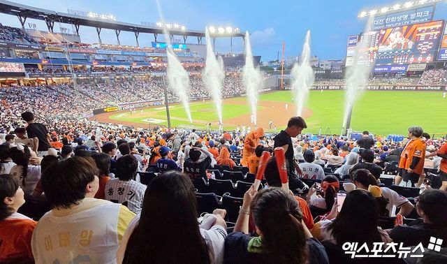 한화 이글스가 시즌 50번째 매진을 달성하며 구단 창단 최초로 홈 100만 관중을 돌파했다. 엑스포츠뉴스 DB