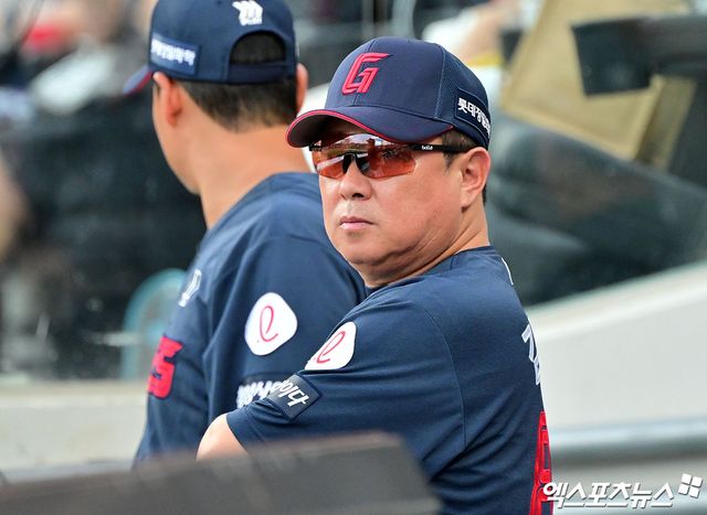 김태형 감독이 이끄는 롯데 자이언츠가 23일 창원NC파크에서 열린 2025 신한 SOL Bank KBO리그 NC 다이노스와의 팀 간 12차전에서 1-4로 패배, 12연패의 수렁에 빠졌다. 사진 엑스포츠뉴스 DB